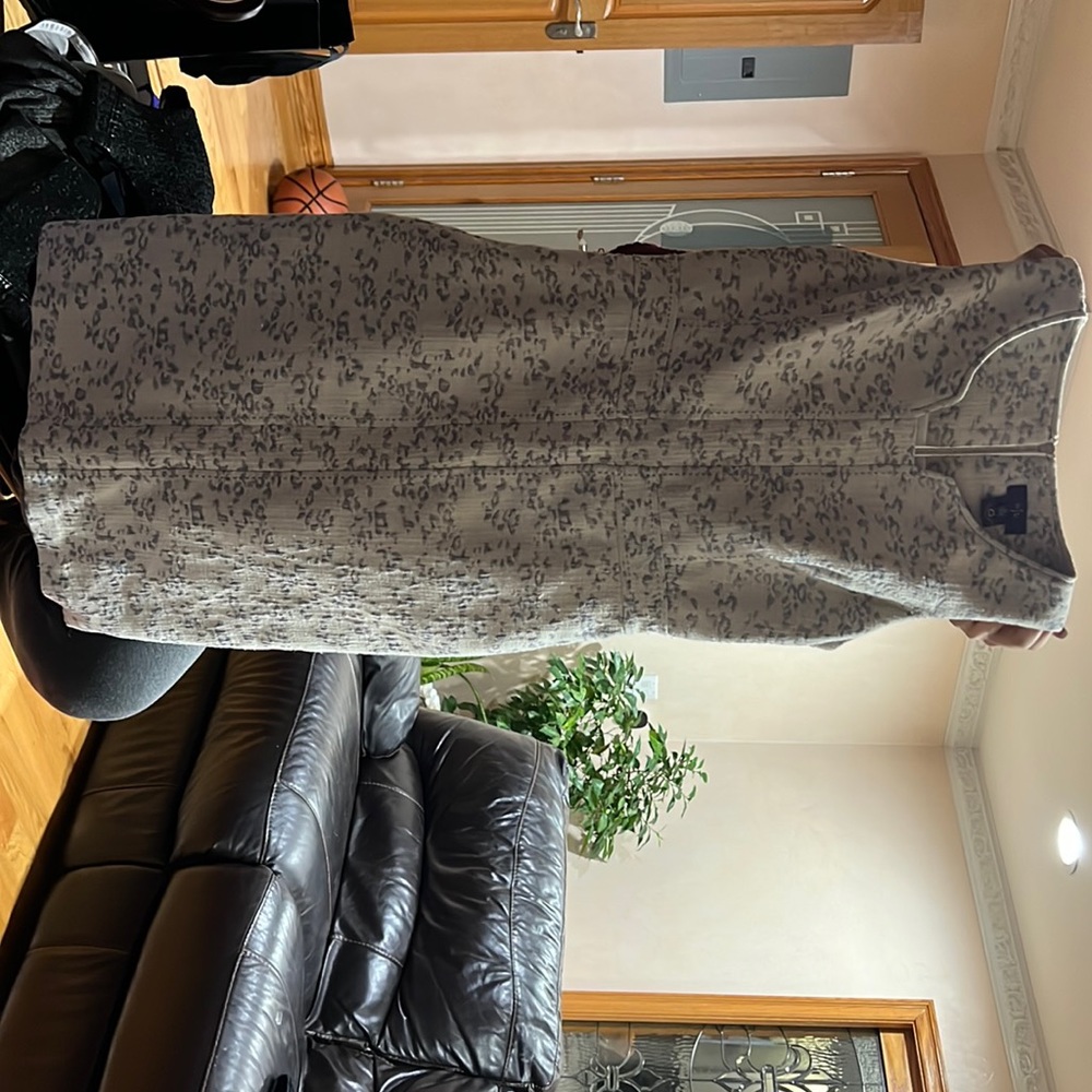 Cute dress with zipper in the back, business casual, purple cheat print